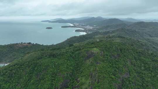 航拍东南亚泰国普吉岛海岸线热带雨林风光