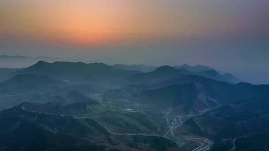 长城日出 山峦叠嶂 早晨 红日东升 白羊峪