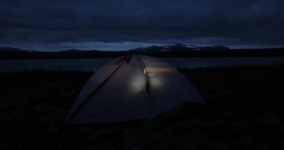 夜晚露营帐篷灯光