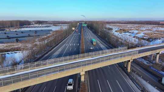 东北冬天高速道路视频素材模板下载