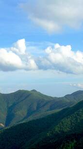 湖南雪峰山苏宝顶自然风光蓝天白云风力发电