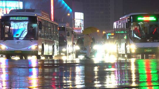 4K超长城市雨夜-城市夜景-雨天城市街头