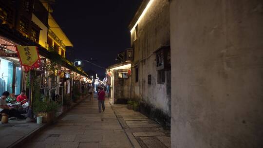 绍兴仓桥直街古街道夜景