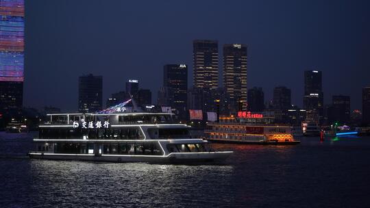 璀璨明珠映江影，流光游船绘夜韵高清在线视频素材下载