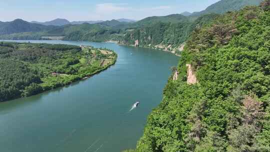 辽宁本溪桓仁虎谷峡绿水青山乘客游船旅游