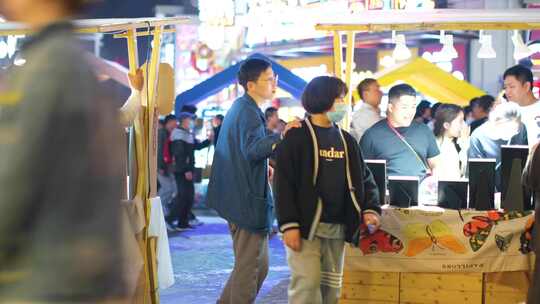 浙江省杭州市武林夜市夜晚夜景逛街购物人群