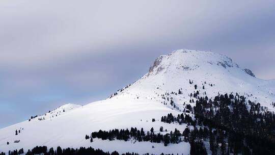 攀登雪山团队励志登山