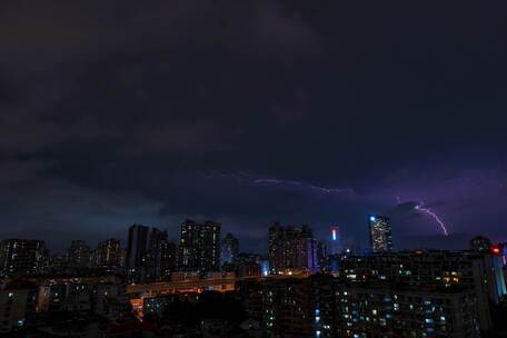广州城市建筑夜景与天空闪电打雷延时