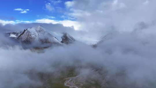 西藏云海雪山