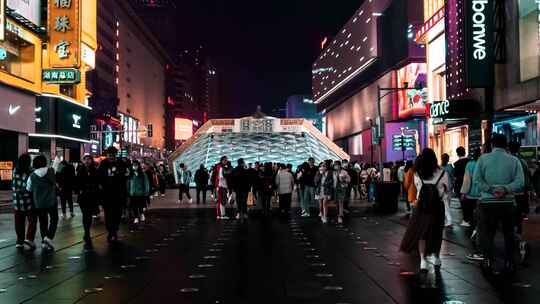 实拍湖南长沙国金街夜景人流量延时摄影