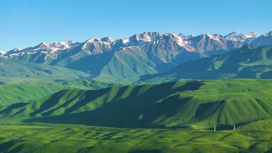 新疆天山草原雪山