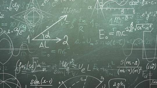 特写数学公式和黑板上的元素学校