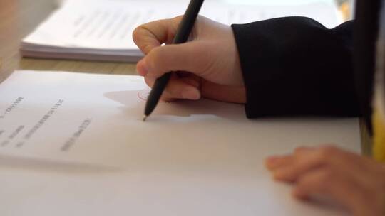 签合同 盖章 签署文件商务视频素材