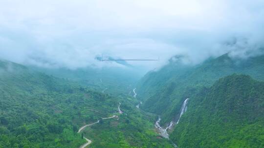 航拍云雾中的贵州关岭坝陵河大桥