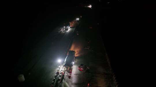 航拍山东省威海市双岛湾公路桥扩建夜间施工