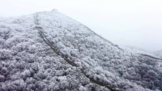 长城春雪雪景冬季的长城中国古建