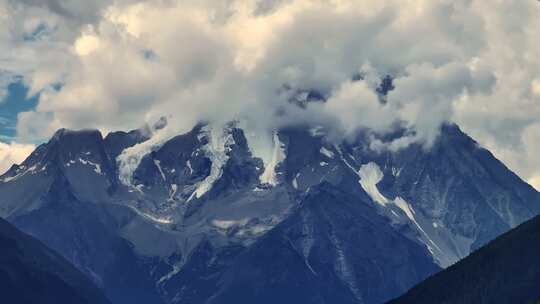 川西雅拉雪山壮观大气自然风光航拍视频素材模板下载