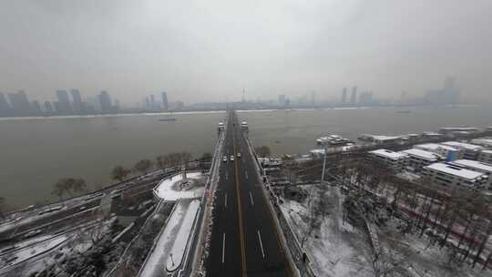 穿越武汉地标武汉长江大桥雪景2