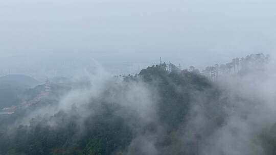 梧州白云山上西江明珠塔拍摄山顶云雾风景