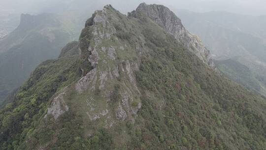 信宜贵子十二灶顶航拍，高山奇石山峰