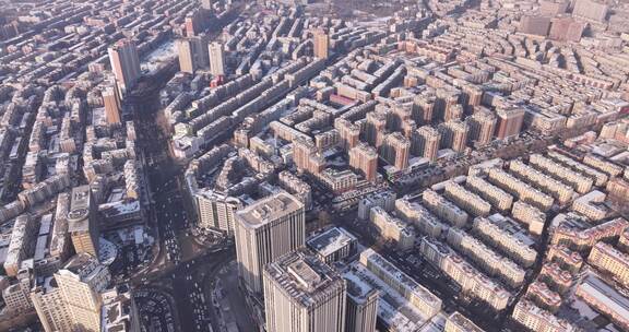 冬季城市住宅区和高楼鸟瞰全景