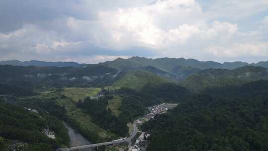 山间村落河流航拍全景