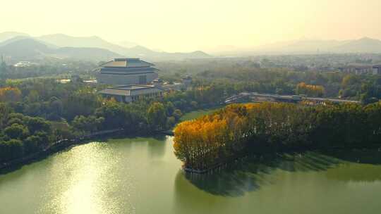 中国青州南阳湖秋天，城市公园风光航拍