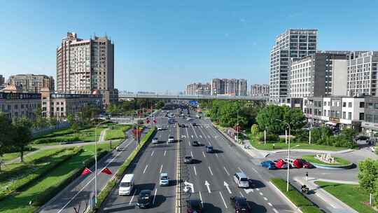 4K航拍江苏昆山城市道路国庆氛围