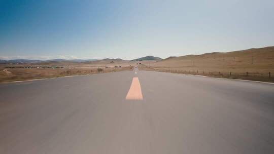 汽车高速行驶路面 笔直的公路 道路