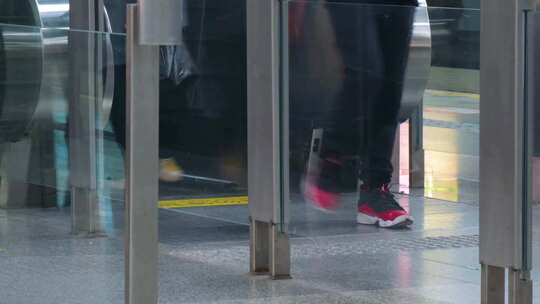 杭州城市地铁乘客行人人流视频素材视频素材模板下载