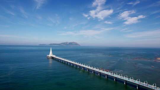 航拍青岛西海岸海军公园栈桥特写