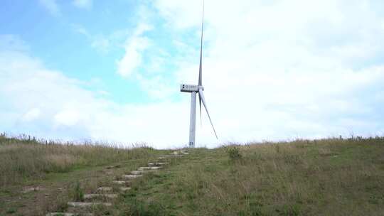 贵州龙里油大草原风车风采风吹草动