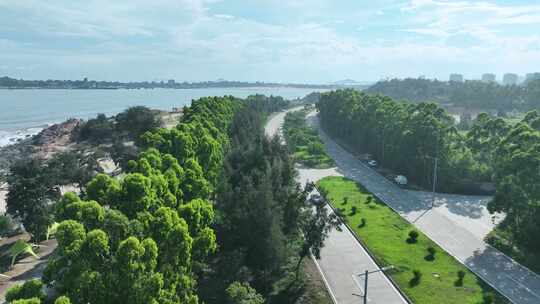 汽车行驶在沿海公路航拍海岸线旅游沿途风景