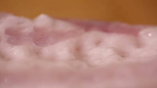 融化的五花肉片腐烂的肉片油脂猪油脂肪视频素材模板下载