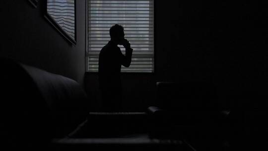 创业者商务晚上交易反腐办公室打电话索贿