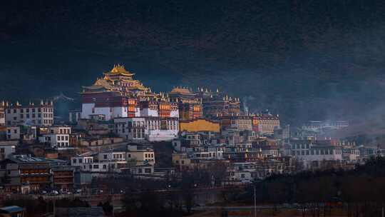 云南香格里拉松赞林寺日出延时景观