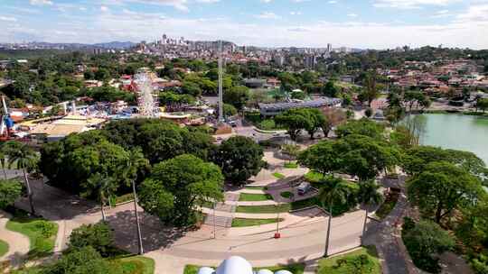 巴西贝洛奥里藏特市中心的地标性历史中心。
