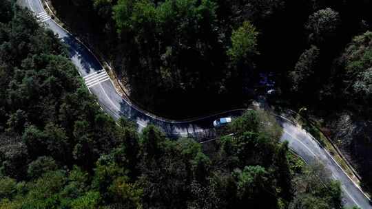 车辆盘山公路新能源汽车