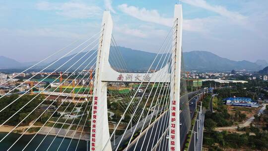 桂林南洲大桥近景左环绕视频素材模板下载