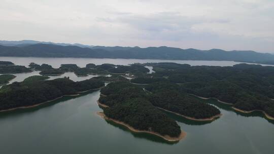 航拍湖北荆州洈水景区