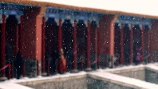 4K升格实拍虚焦暴风雪下的北京故宫建筑