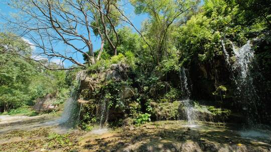 假山流水瀑布泉水小溪高山流水