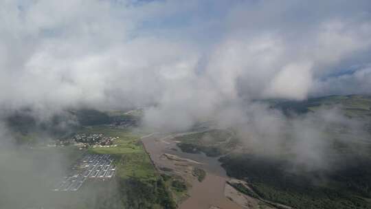 青藏高原门源航拍草山穿云晨光村庄河流