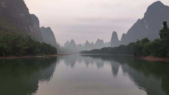 清晨的漓江风光桂林地标美丽山水