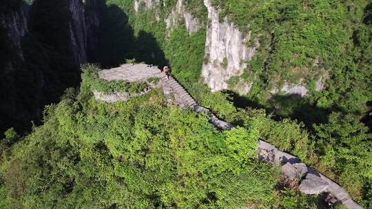 湘西天问台游客航拍