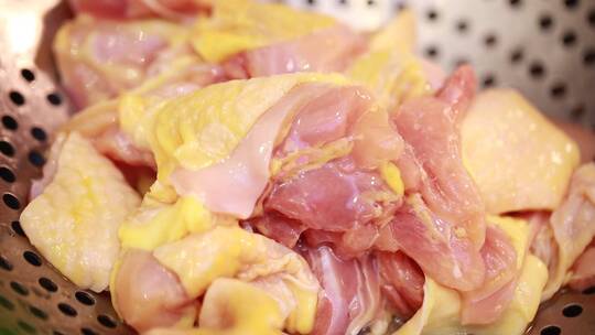 米酒葱姜腌制鸡肉去腥视频素材模板下载