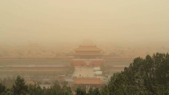 北京沙尘暴下的故宫
