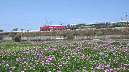 火车经过春天春暖花开田野乡村