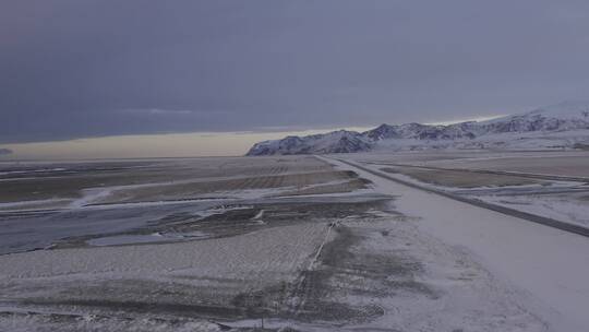 4K冰岛雪山雪地北极圈公路汽车航拍