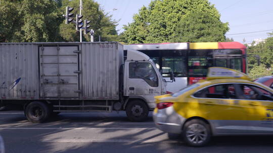 街头   车流 人流  十字路口   城市街头